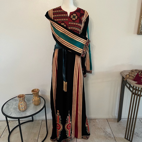 COPY - Palestinian henna / Tatreez thobe - kashmir style NEVER WORN!!! Roughly … - Picture 4 of 6